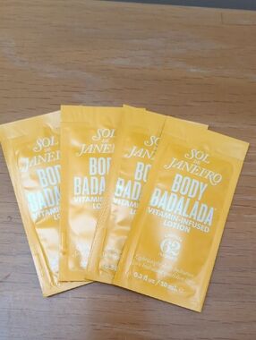 ⭐️ 5/ $25  Sol de Janeiro  Body Badalada Vitamin-Infused Lotion Sachets NEW